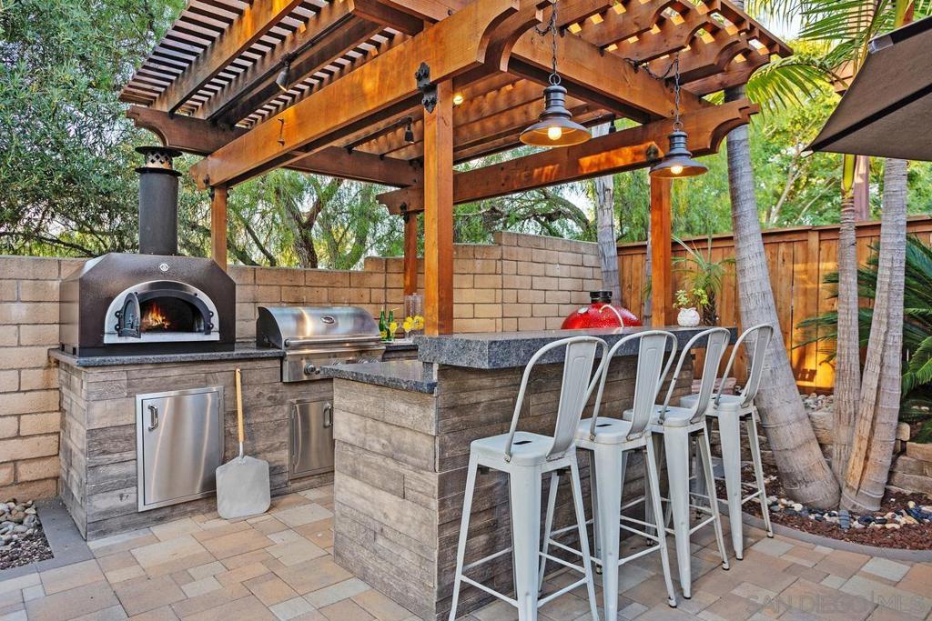 380 Avenida La Cuesta