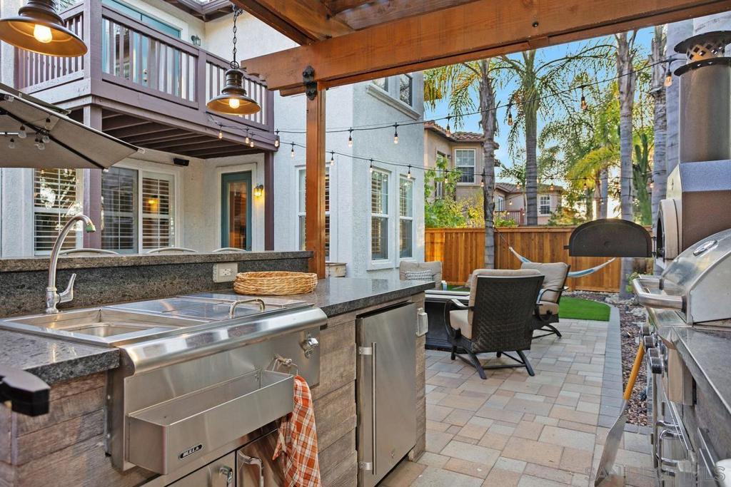 380 Avenida La Cuesta