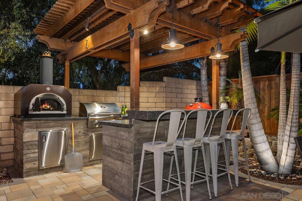 380 Avenida La Cuesta