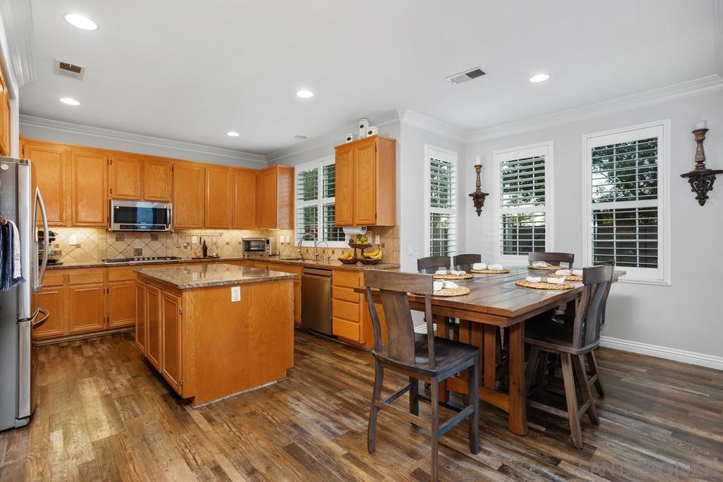 380 Avenida La Cuesta