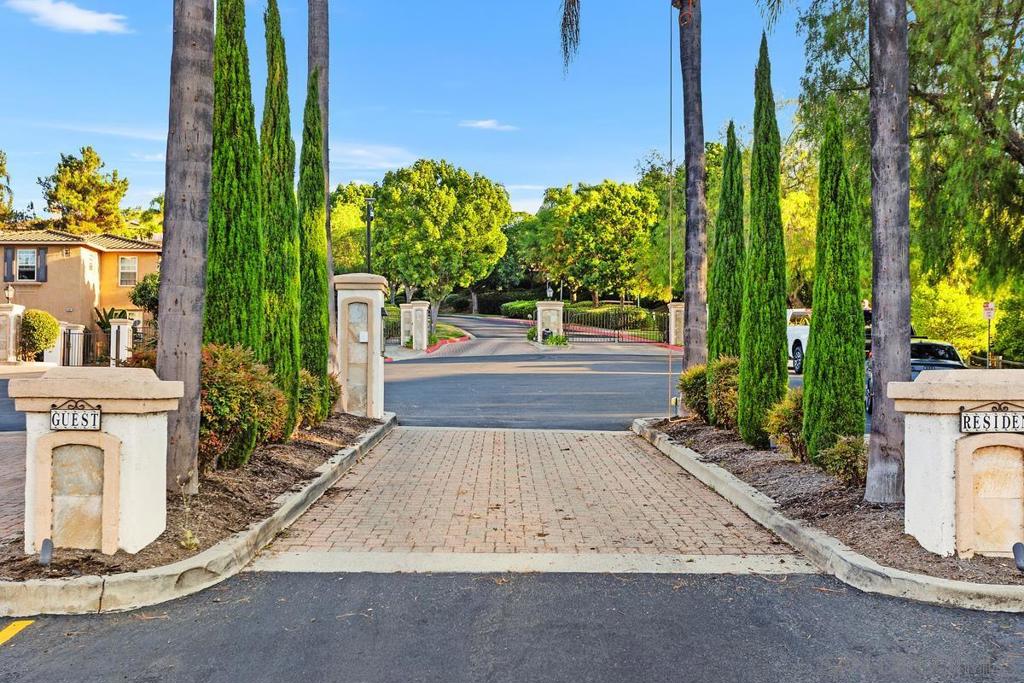 380 Avenida La Cuesta