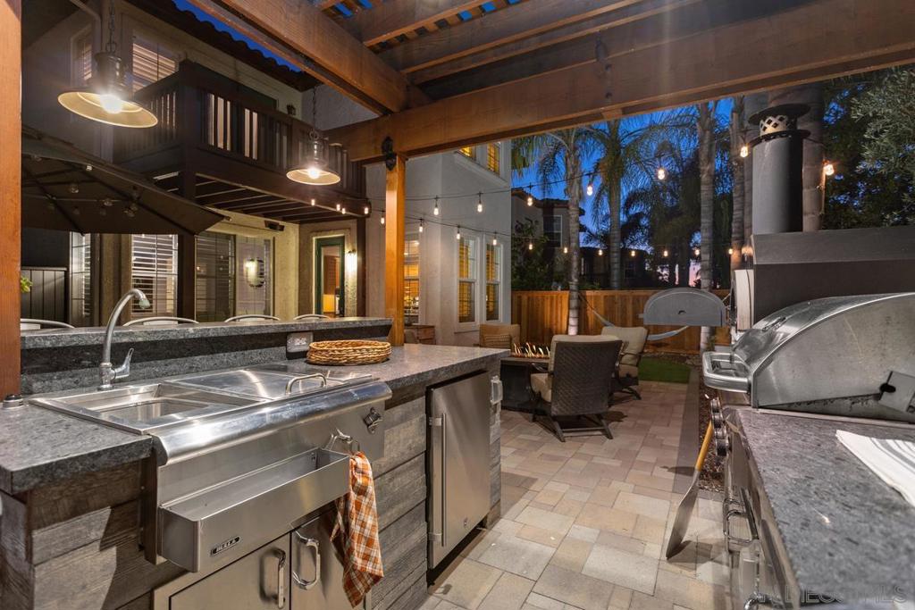 380 Avenida La Cuesta