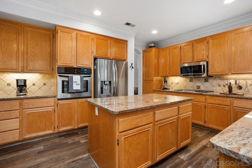 380 Avenida La Cuesta