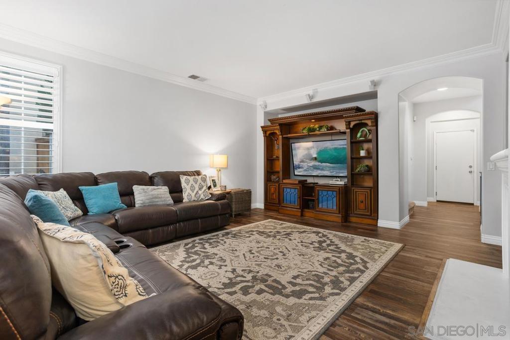 380 Avenida La Cuesta