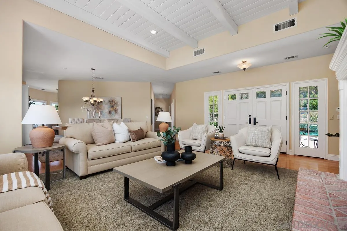 1324 Vista Colina Dr