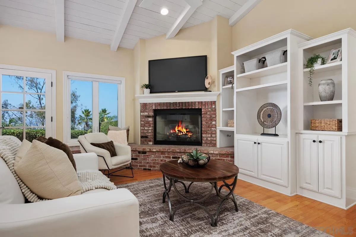 1324 Vista Colina Dr