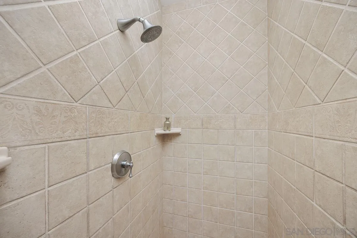 1324 Vista Colina Dr