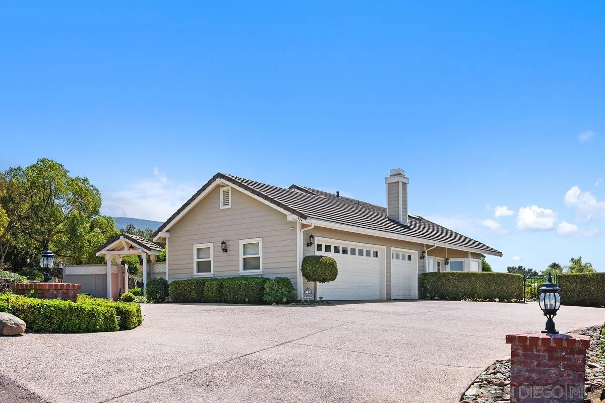 1324 Vista Colina Dr