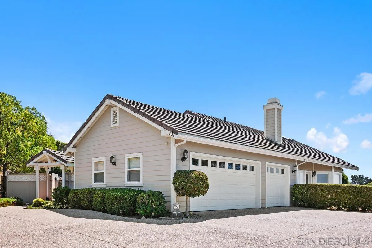 1324 Vista Colina Dr