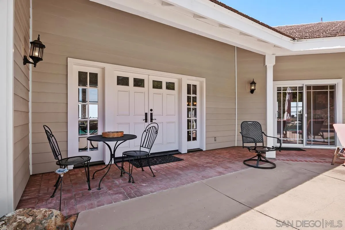 1324 Vista Colina Dr