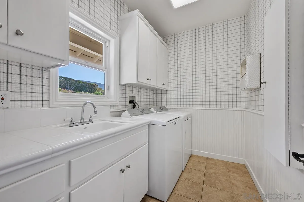 1324 Vista Colina Dr