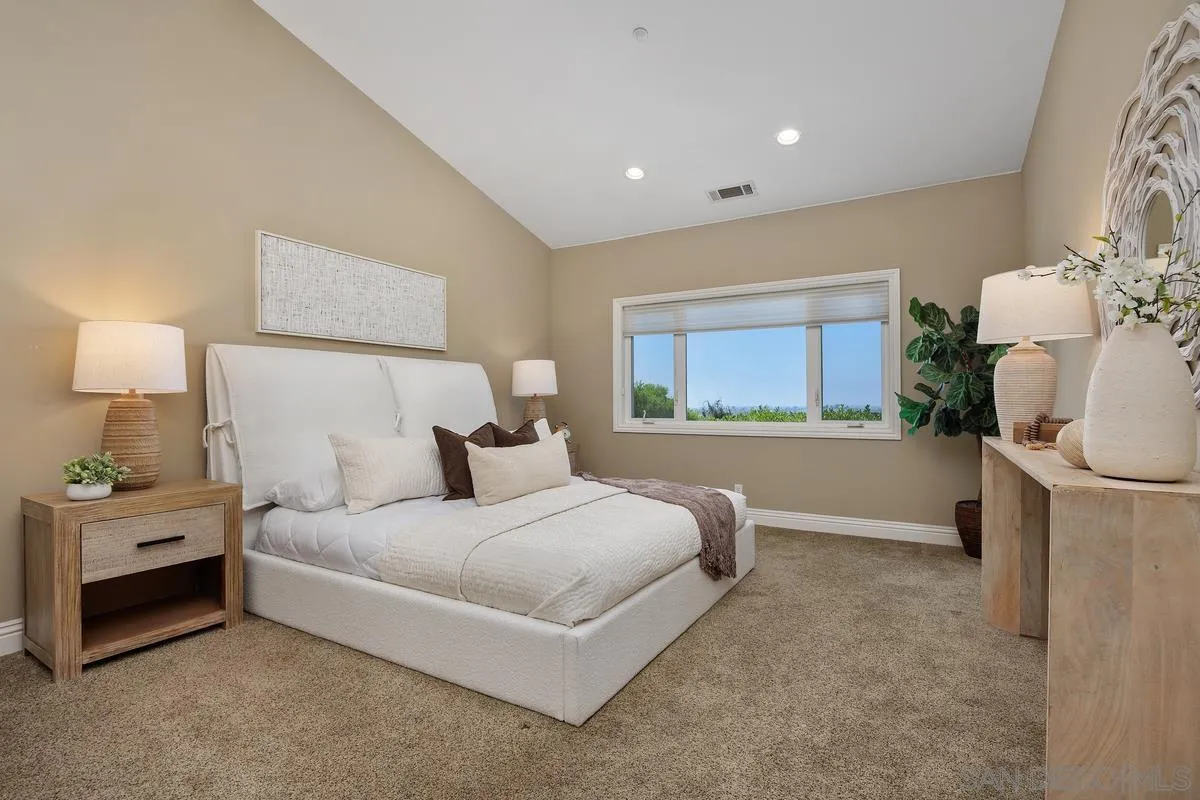 1324 Vista Colina Dr