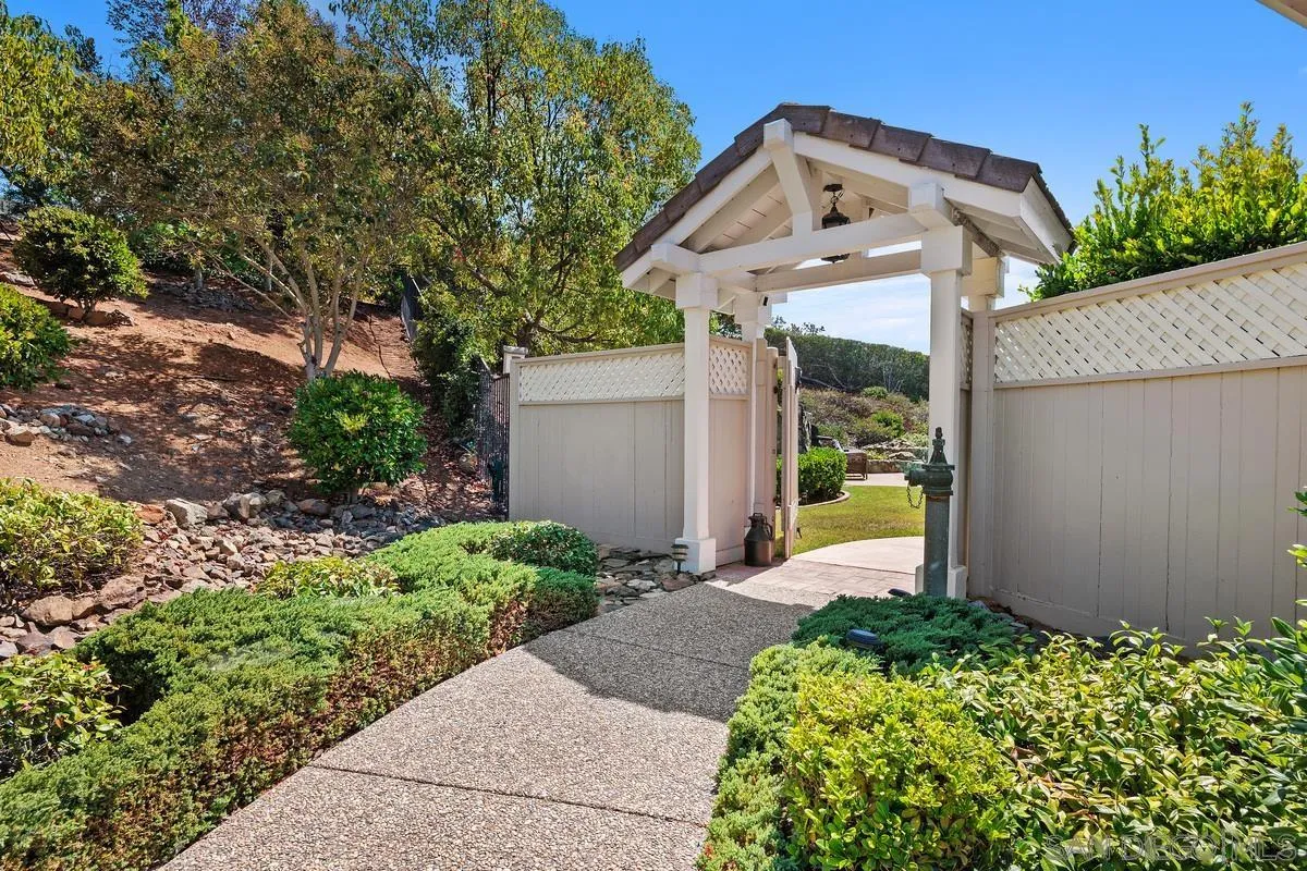 1324 Vista Colina Dr