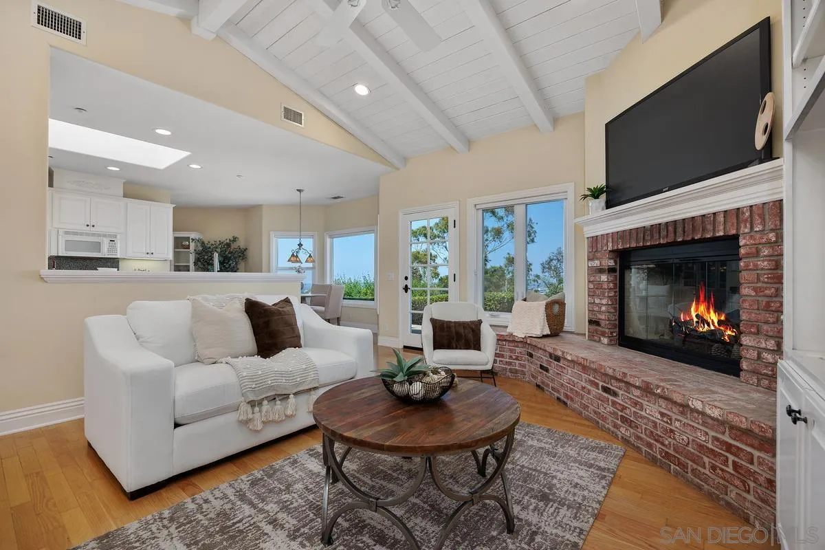 1324 Vista Colina Dr