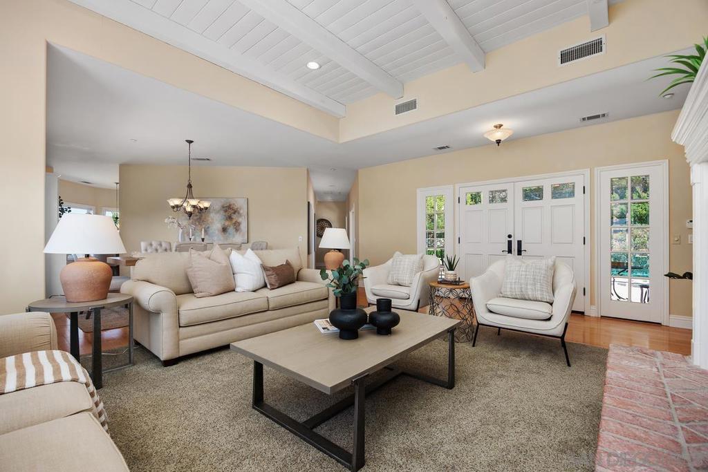 1324 Vista Colina Dr