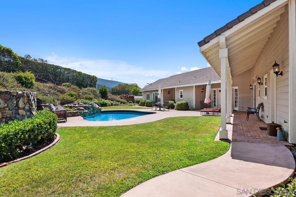 1324 Vista Colina Dr