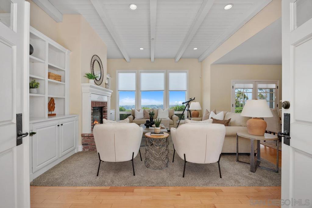 1324 Vista Colina Dr