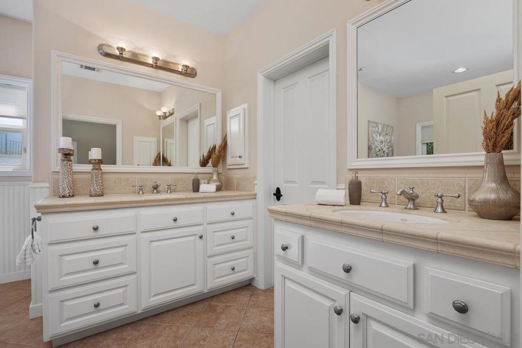 1324 Vista Colina Dr