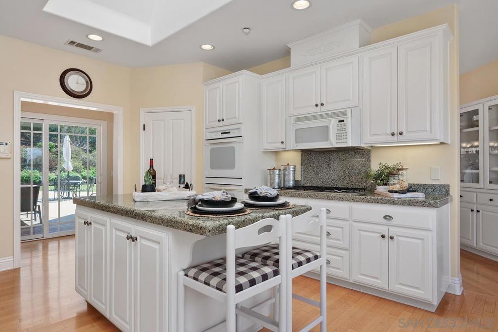 1324 Vista Colina Dr