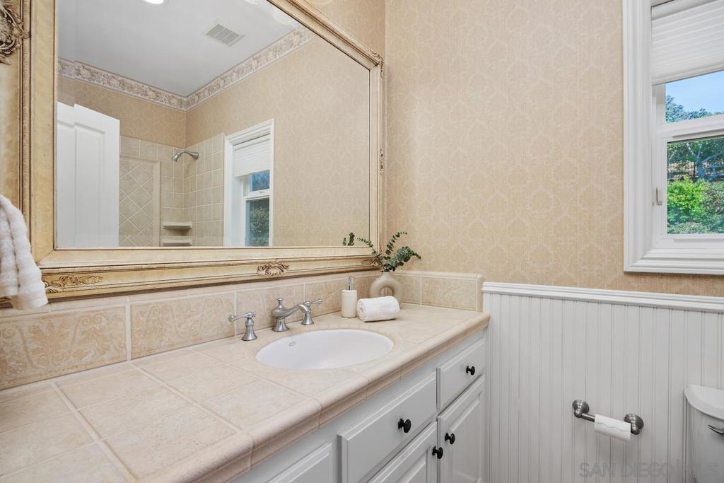 1324 Vista Colina Dr