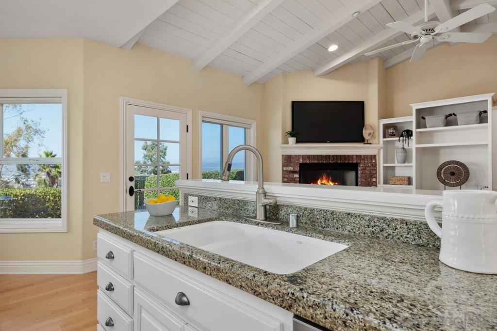 1324 Vista Colina Dr