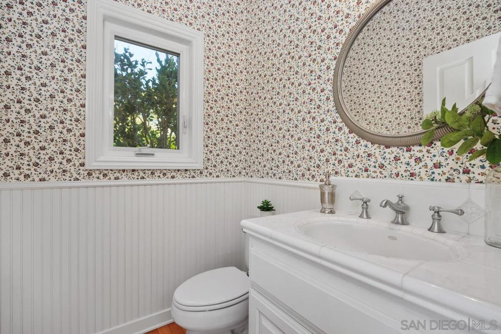 1324 Vista Colina Dr