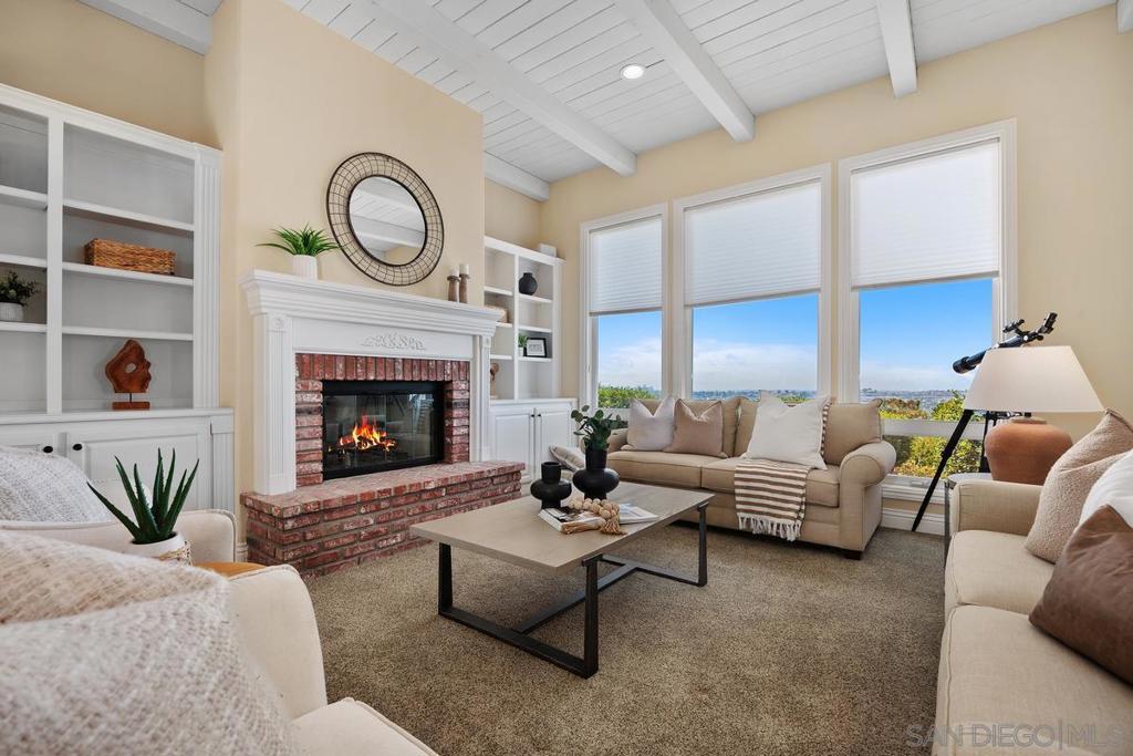 1324 Vista Colina Dr