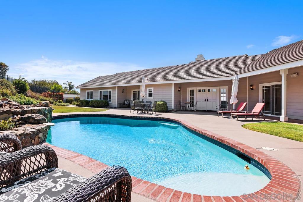 1324 Vista Colina Dr