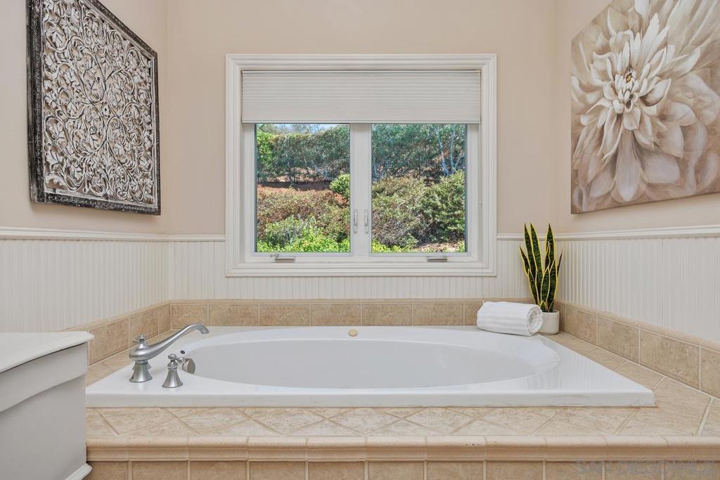 1324 Vista Colina Dr