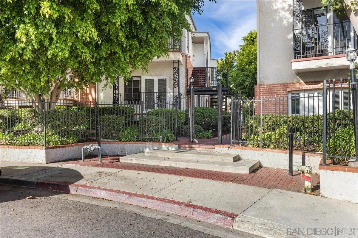 2630 Pirineos Way Unit 5