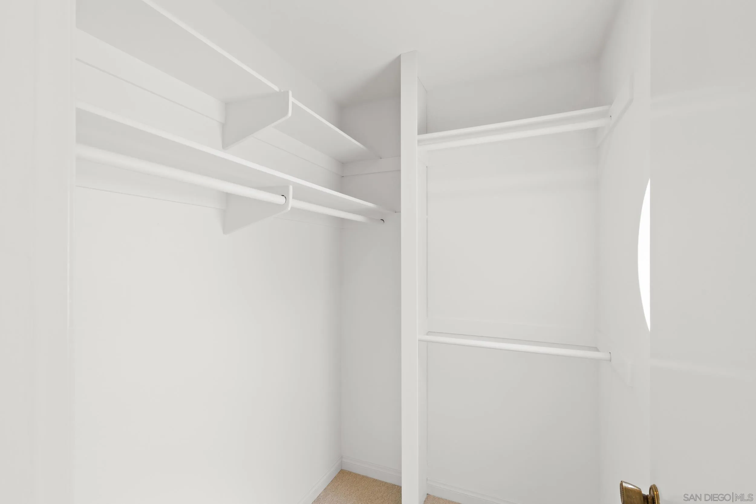 18011 Avenida Alozdra