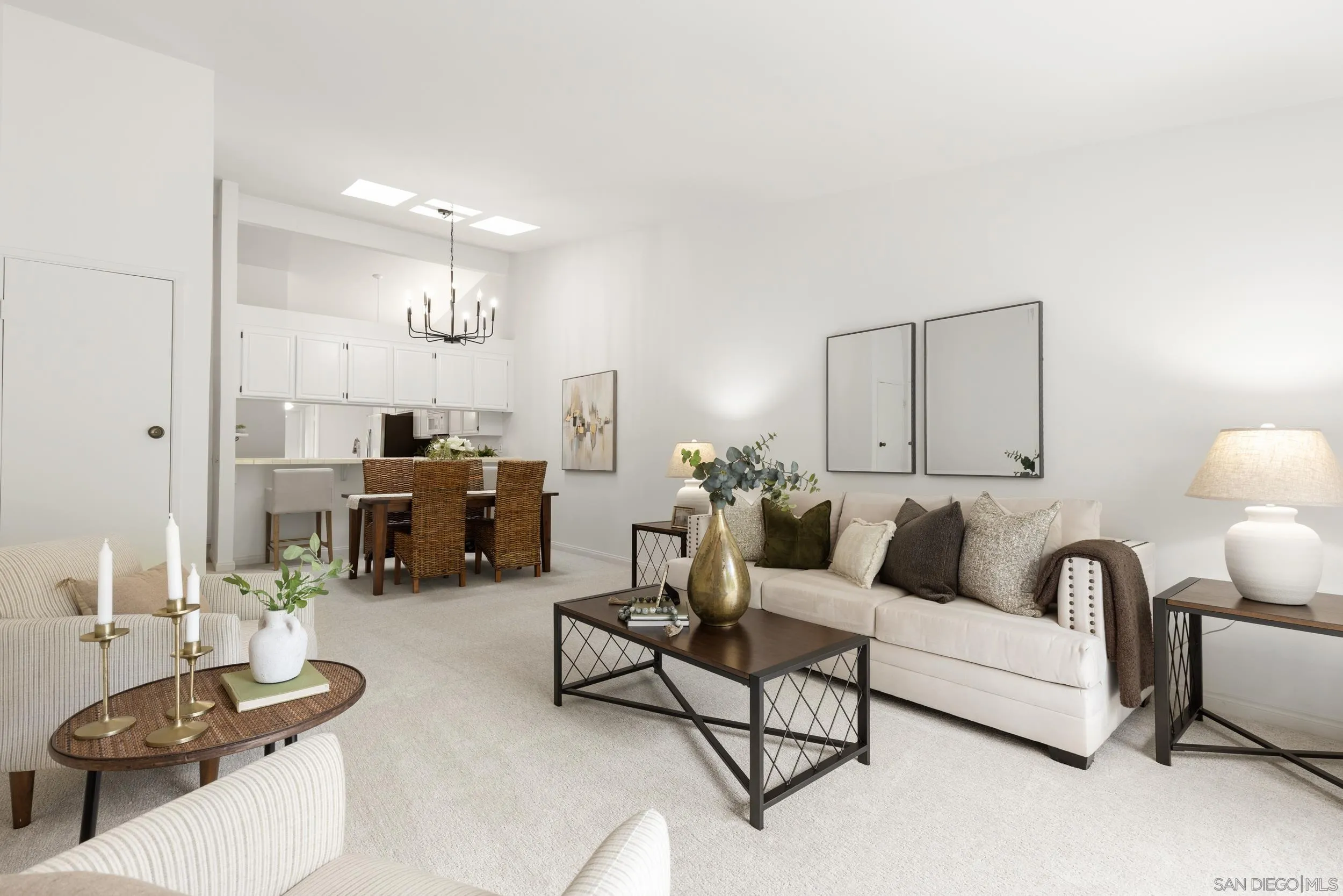 18011 Avenida Alozdra