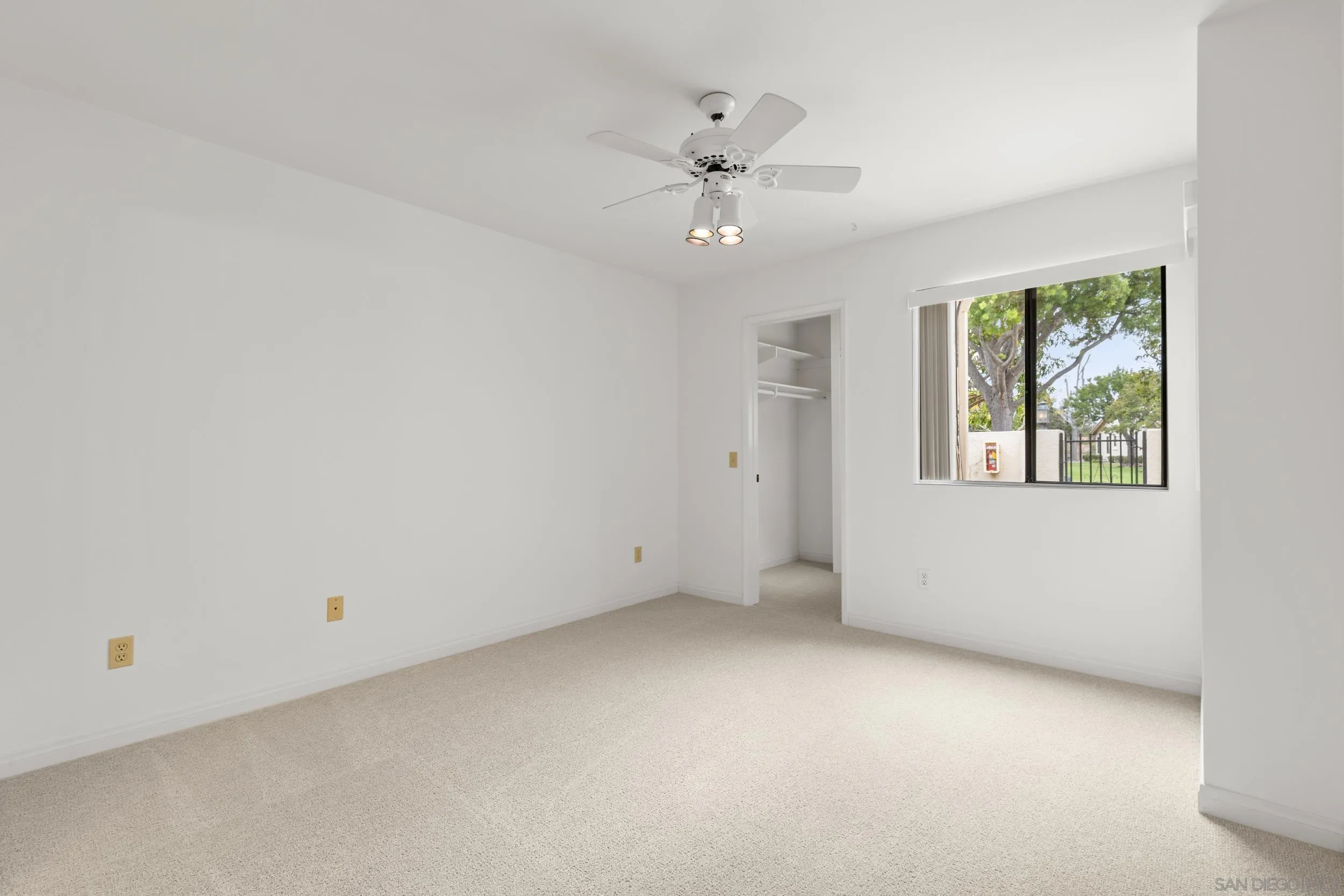 18011 Avenida Alozdra