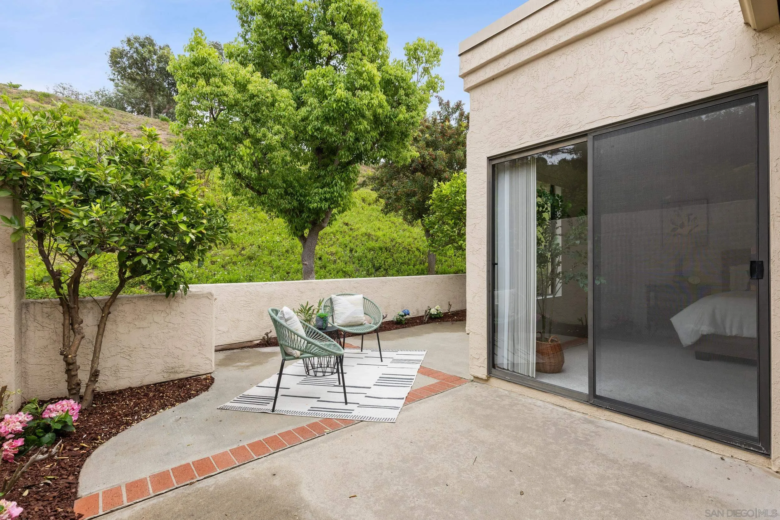 18011 Avenida Alozdra