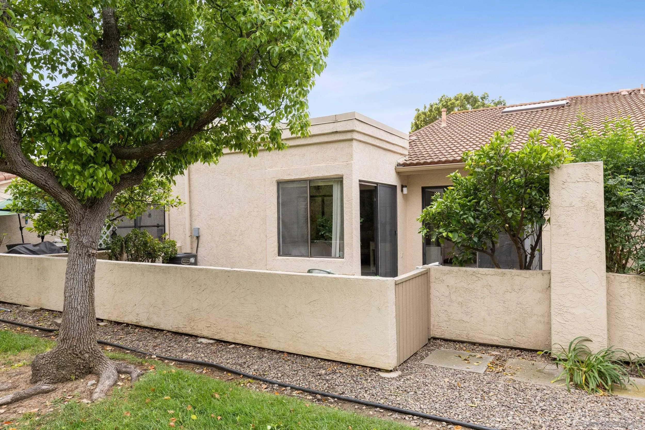 18011 Avenida Alozdra