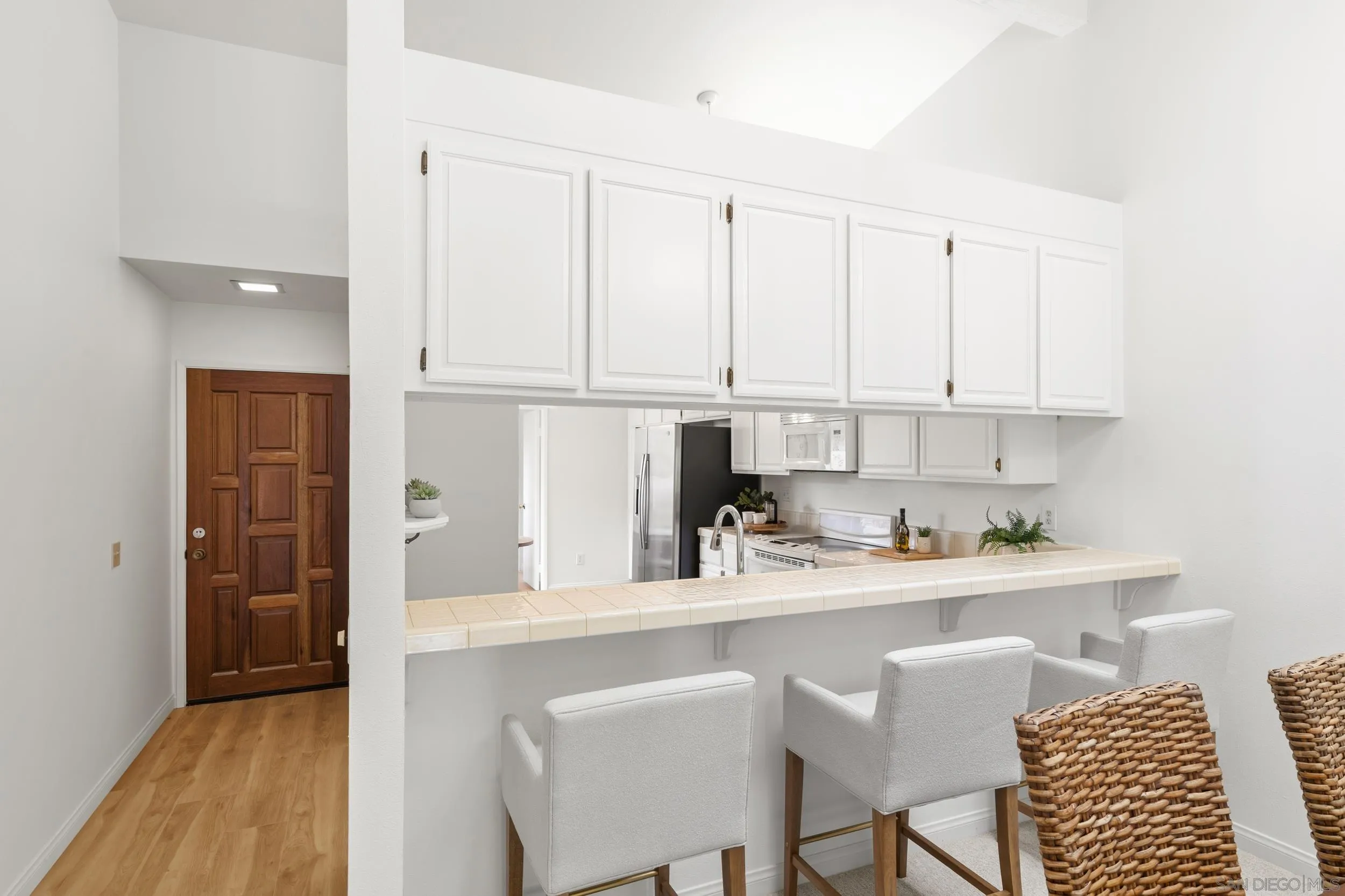 18011 Avenida Alozdra