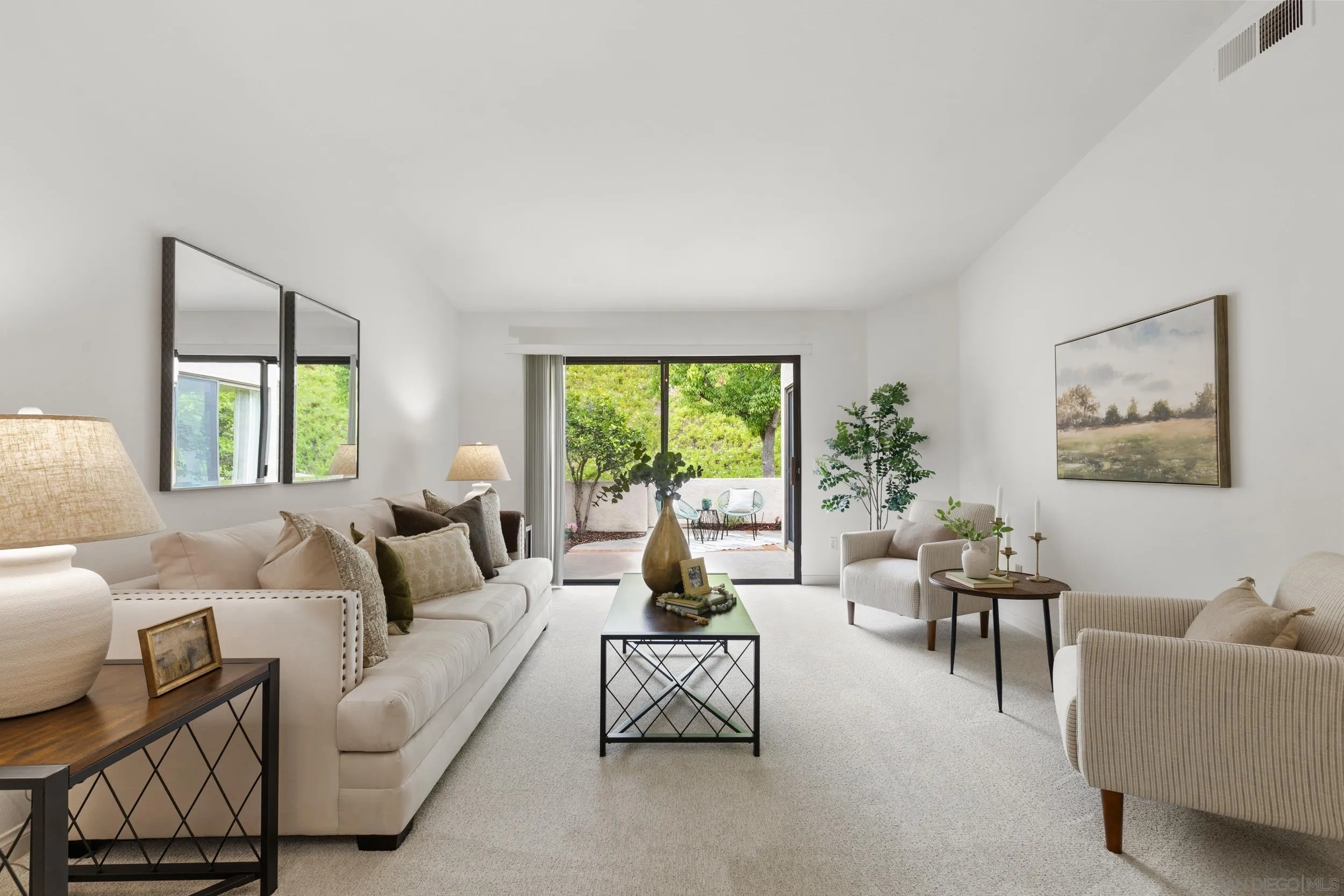 18011 Avenida Alozdra