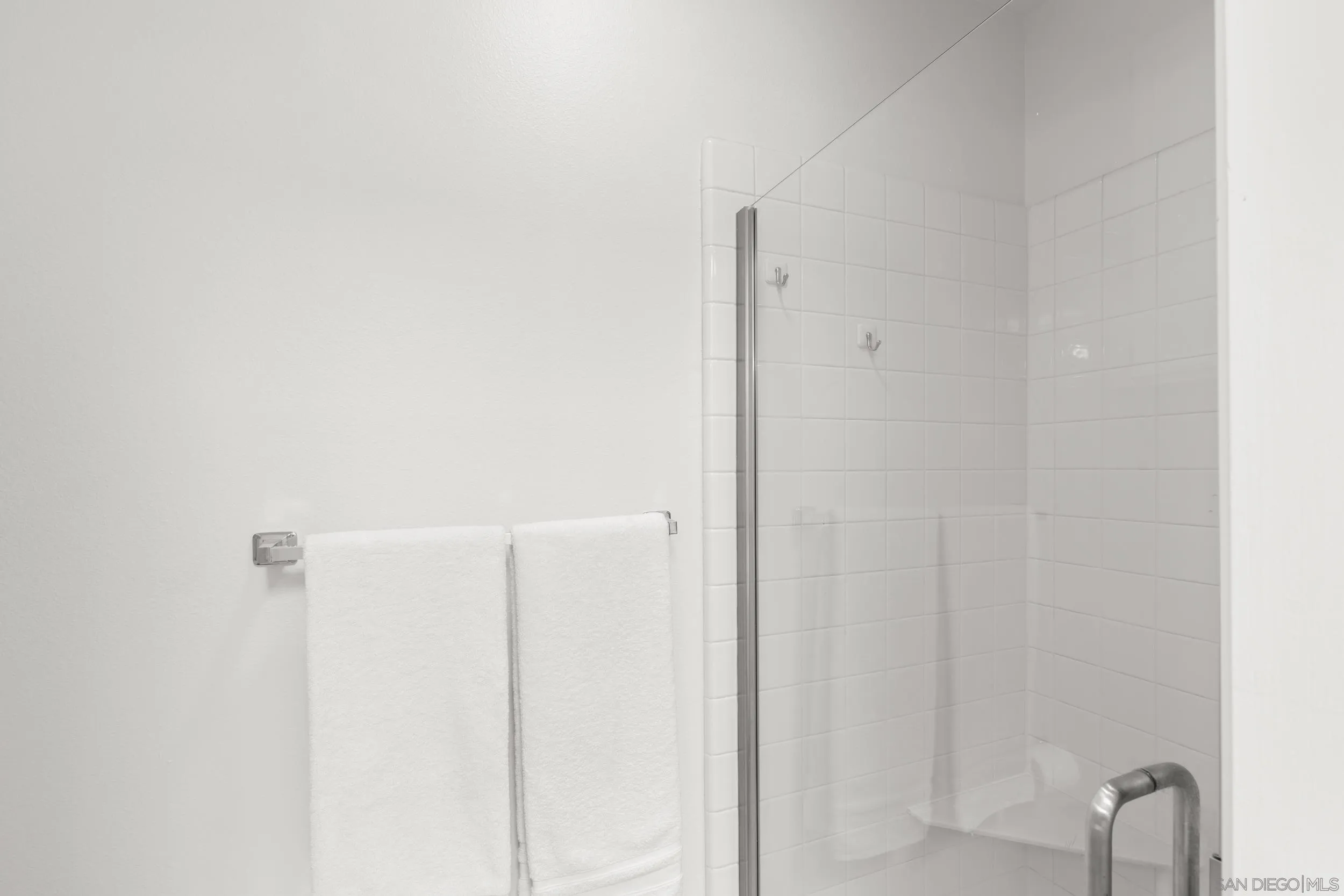 18011 Avenida Alozdra