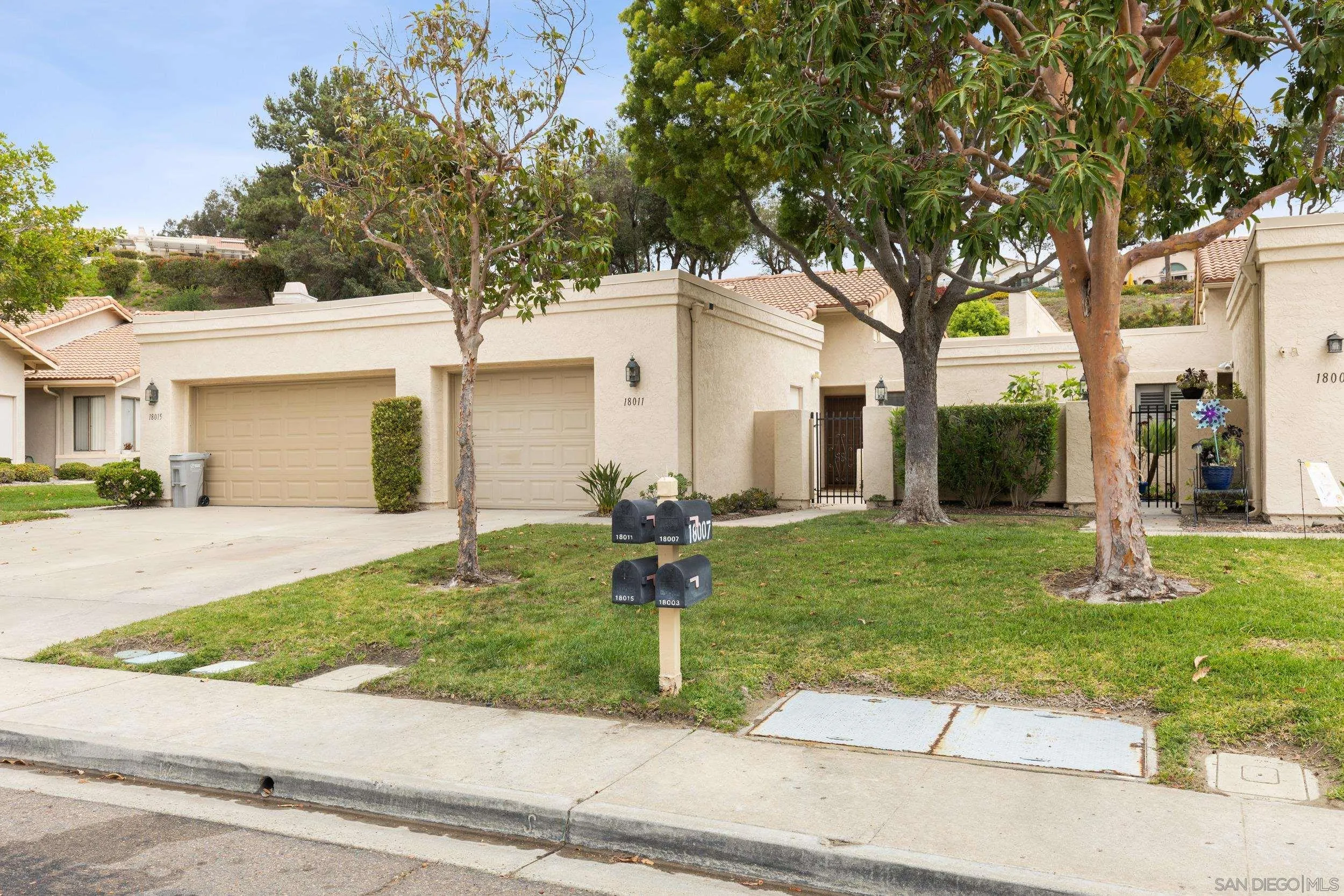 18011 Avenida Alozdra