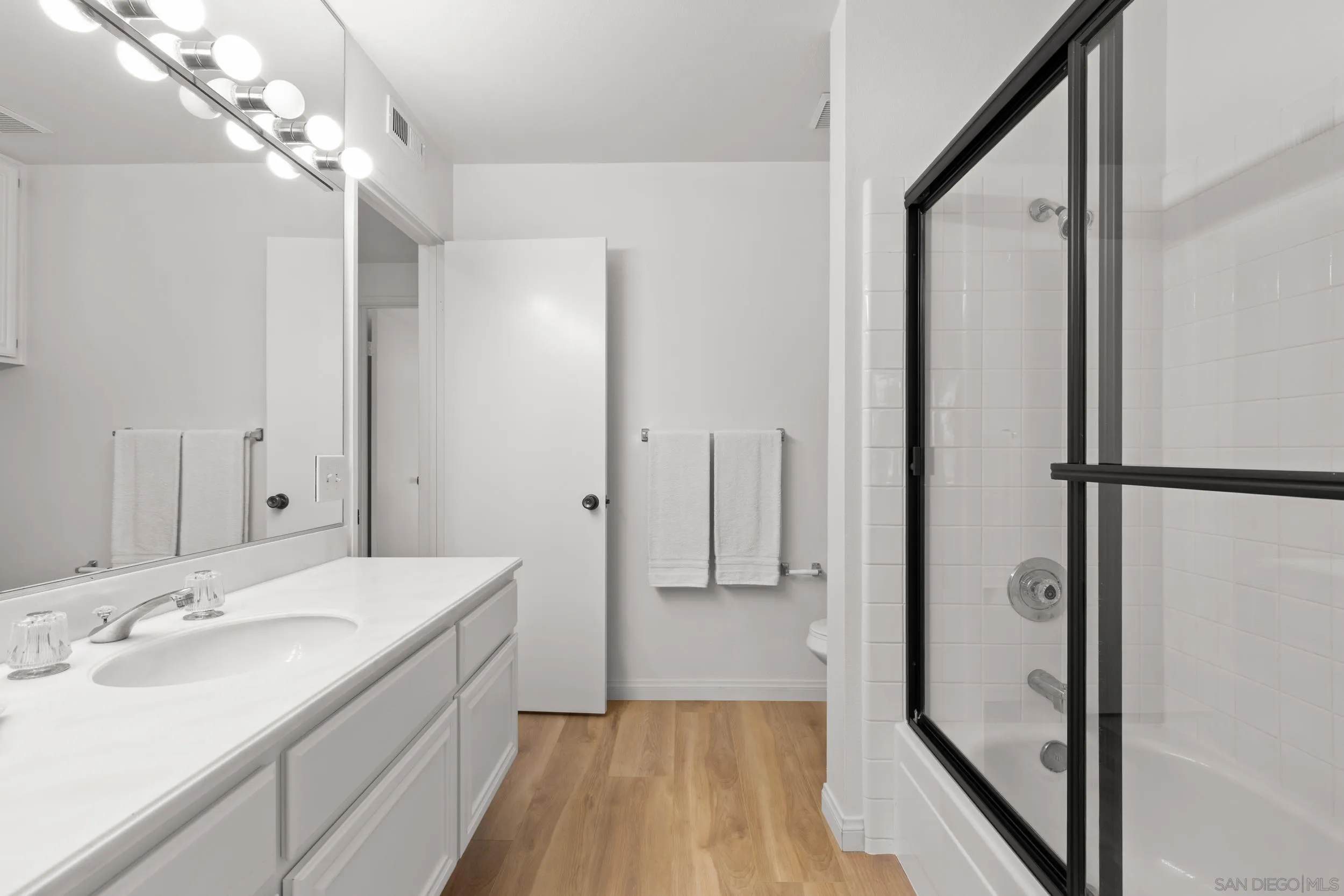 18011 Avenida Alozdra