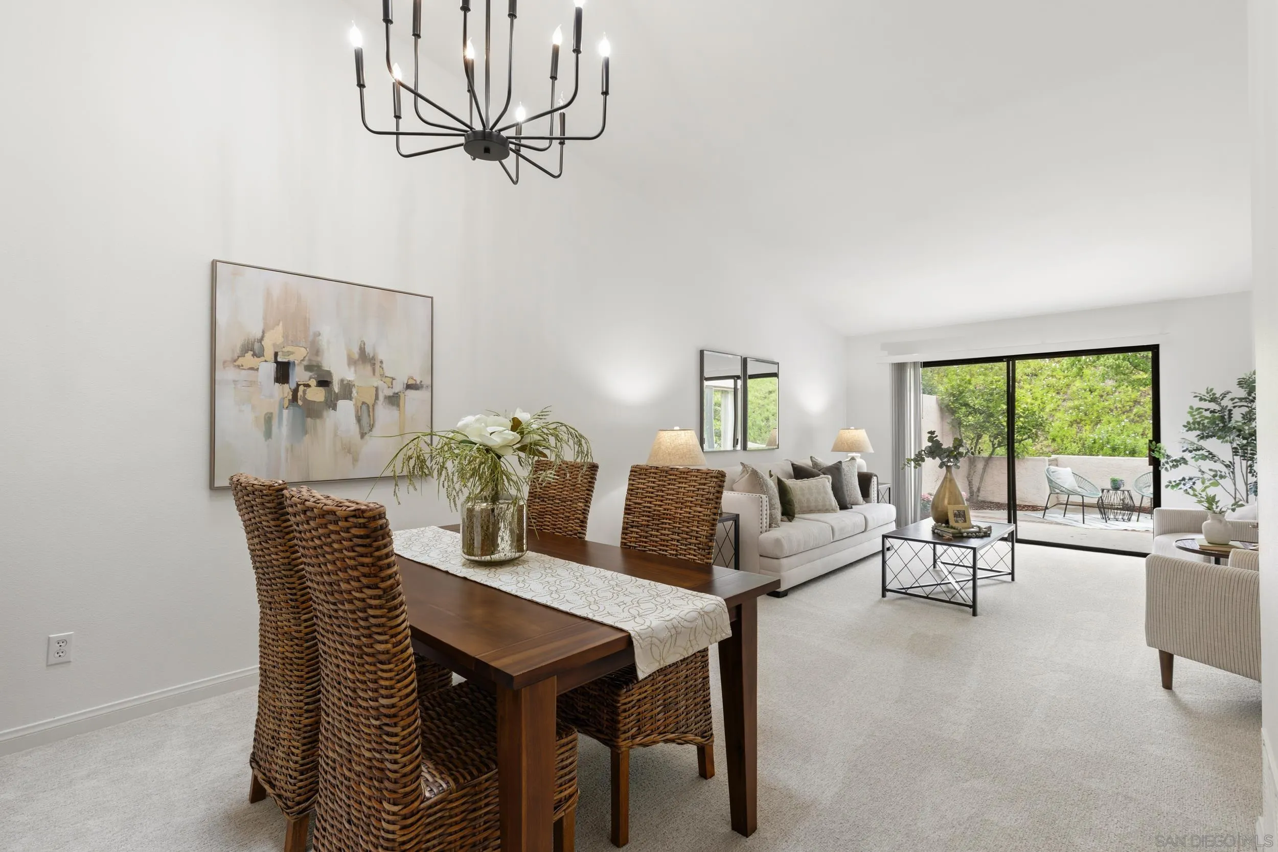 18011 Avenida Alozdra