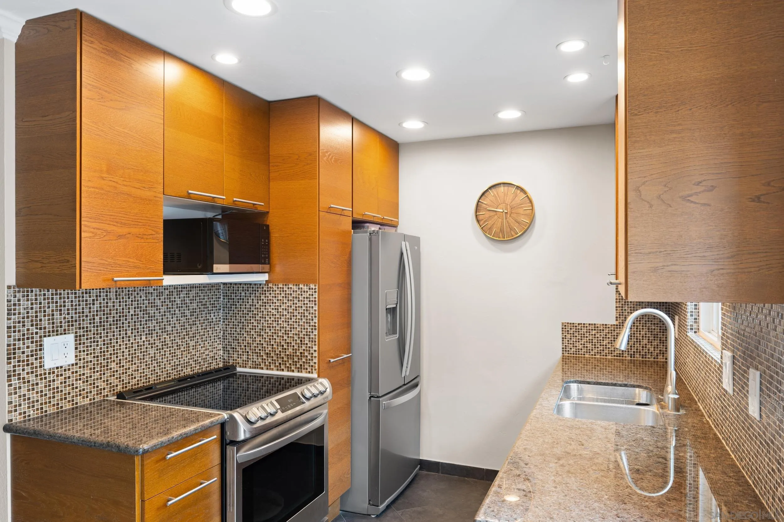 981 N Vulcan Ave Unit 7