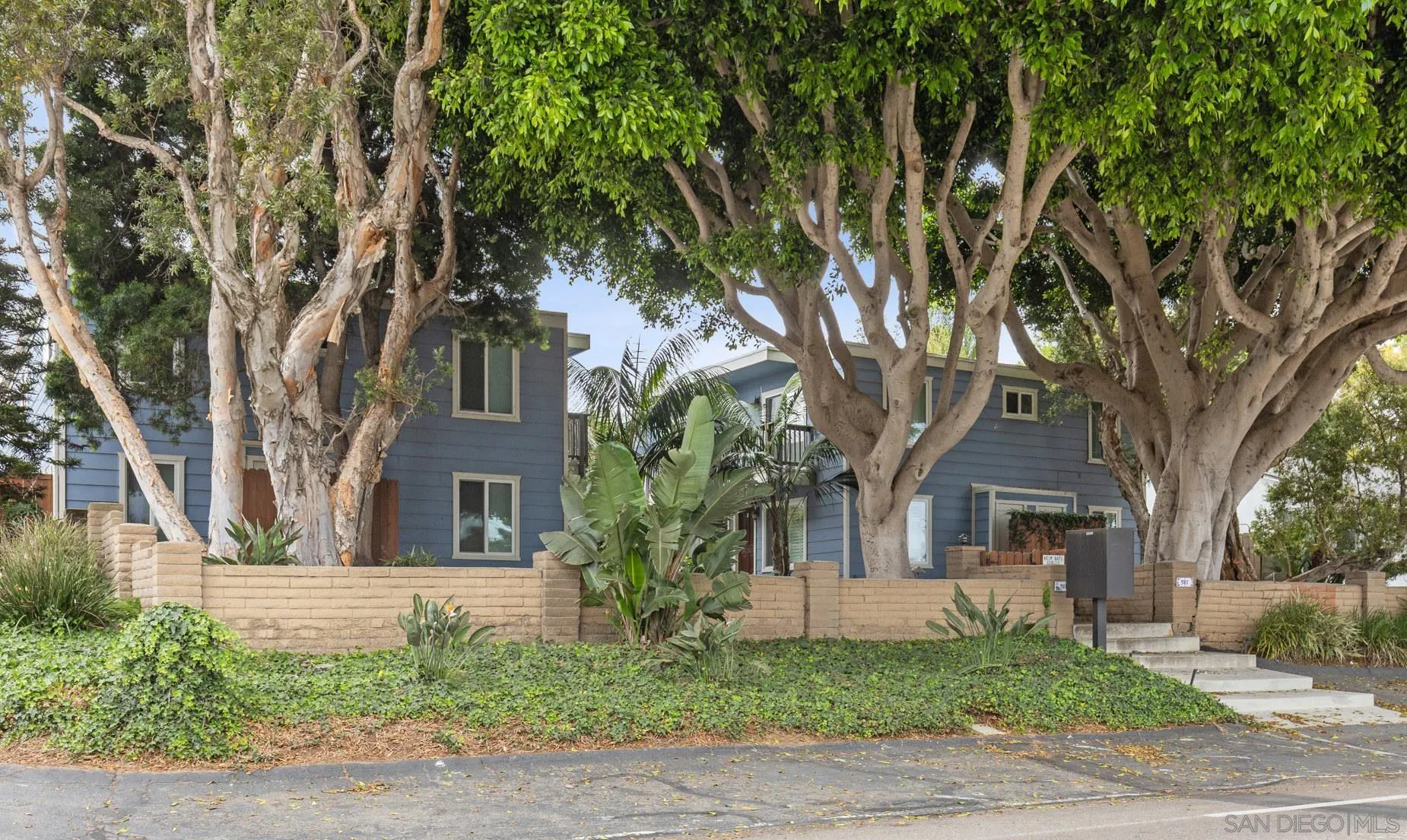 981 N Vulcan Ave Unit 7