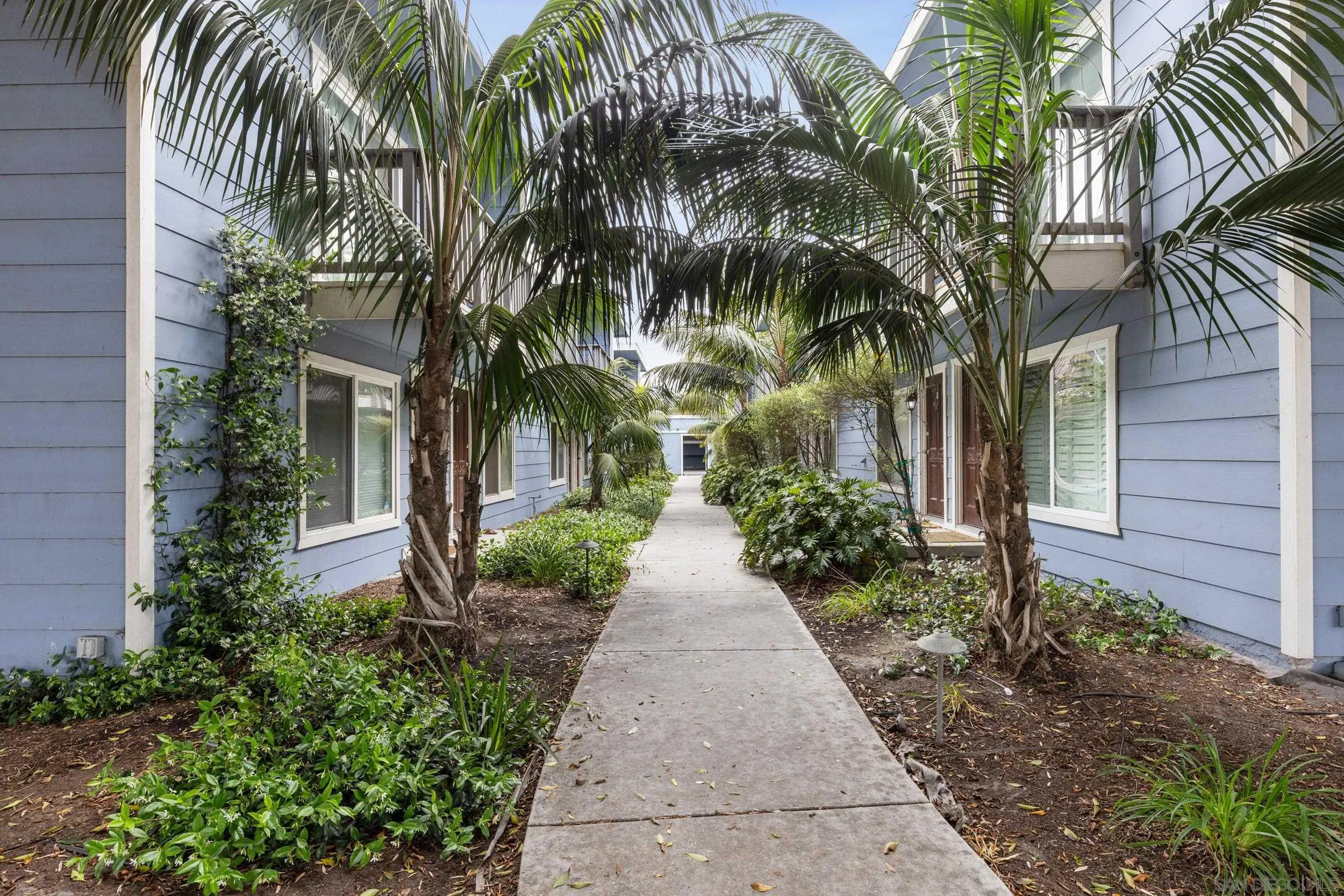 981 N Vulcan Ave Unit 7