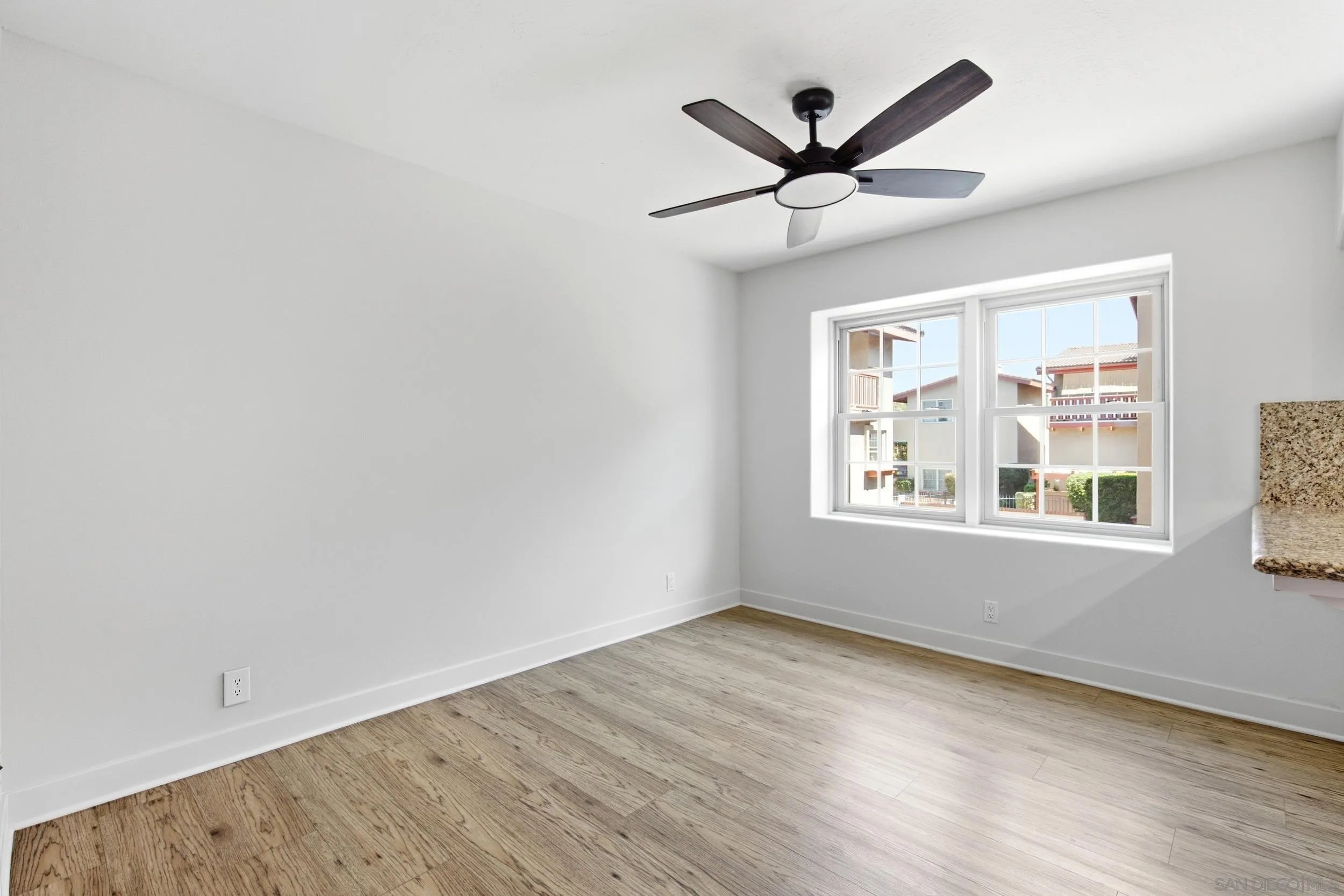 2565 Navarra Dr Unit B