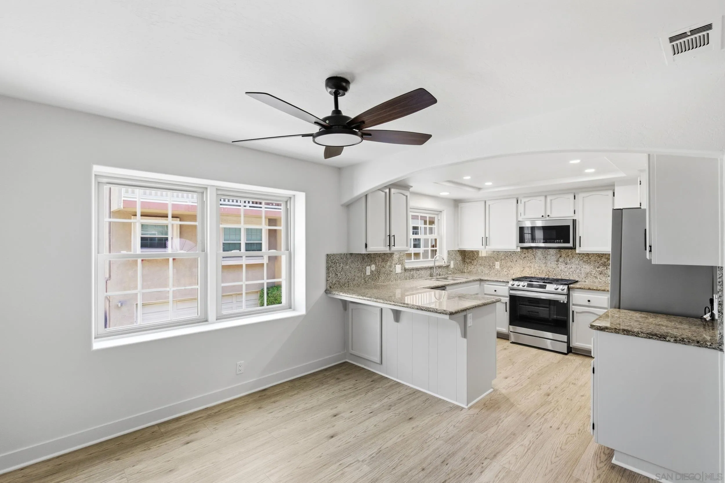 2565 Navarra Dr Unit B