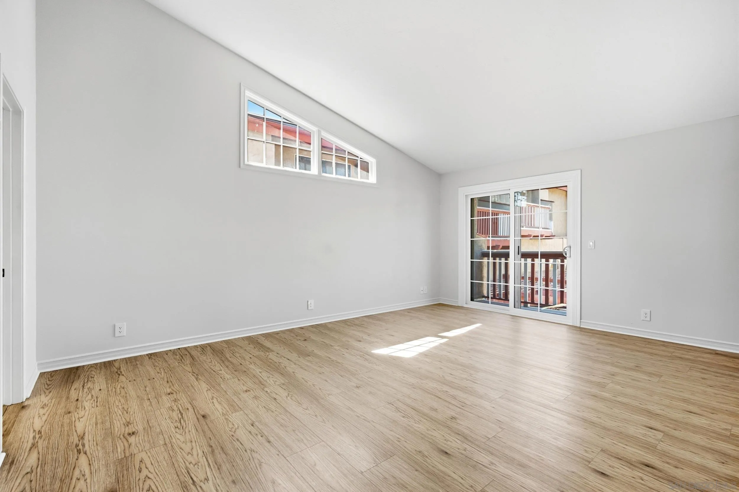 2565 Navarra Dr Unit B
