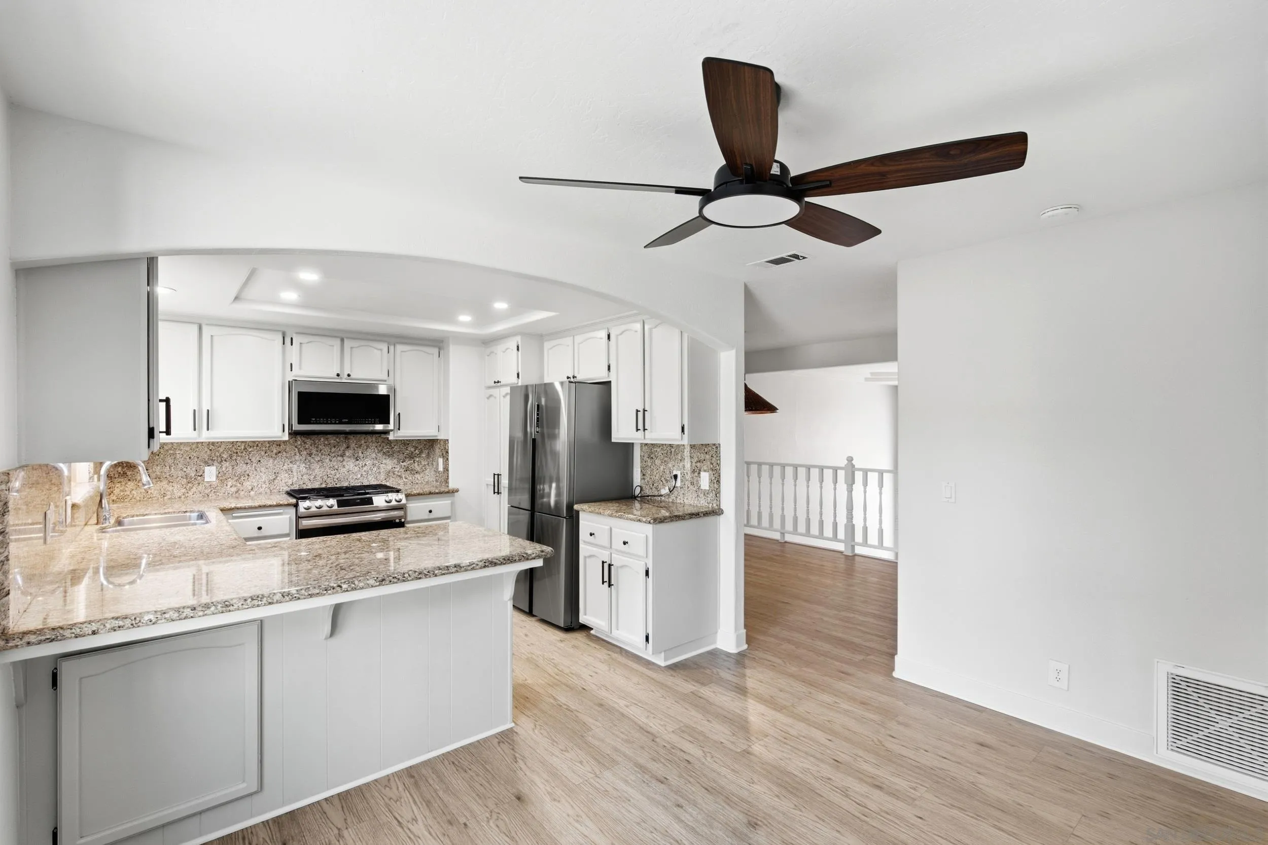 2565 Navarra Dr Unit B