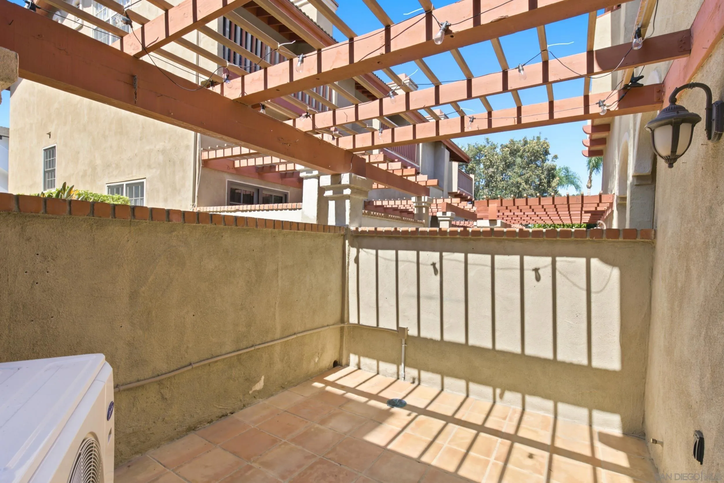 2565 Navarra Dr Unit B