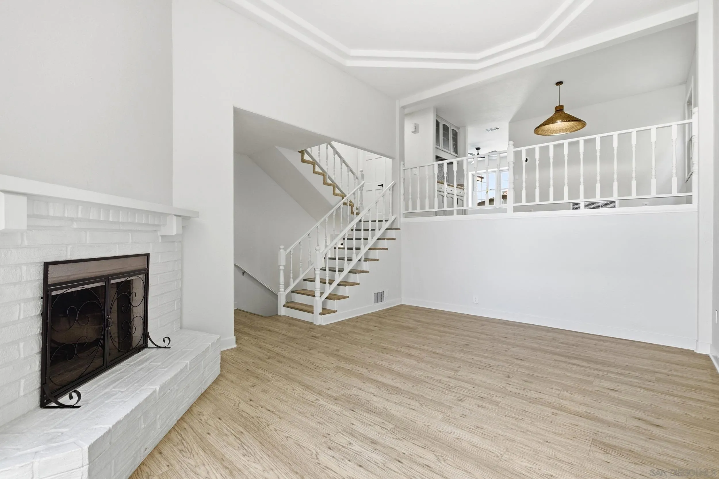 2565 Navarra Dr Unit B
